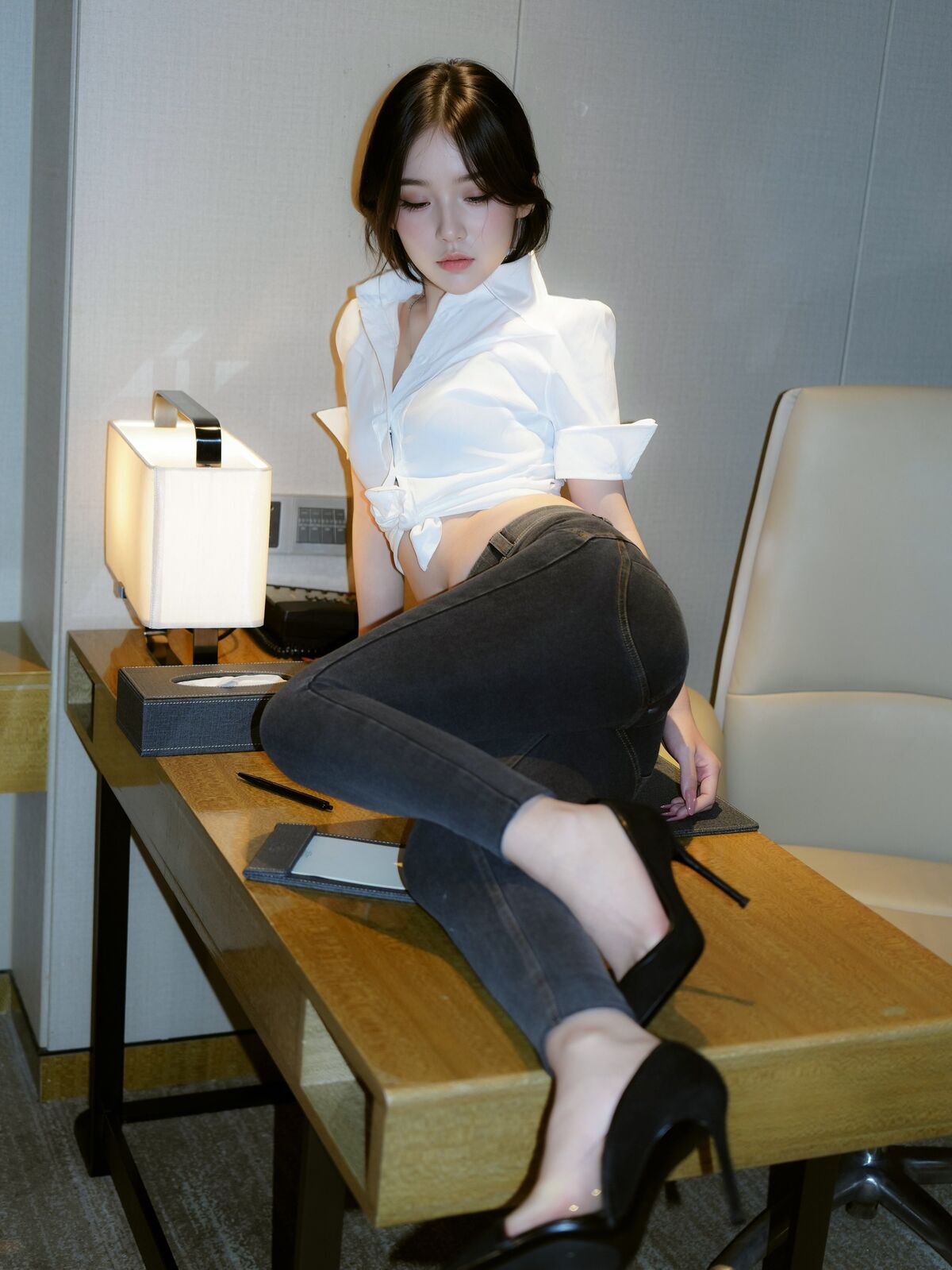 XiuRen秀人网 Uncensored Zhi Zhi 汁汁 - R18 秀人网模特 实习期女秘书