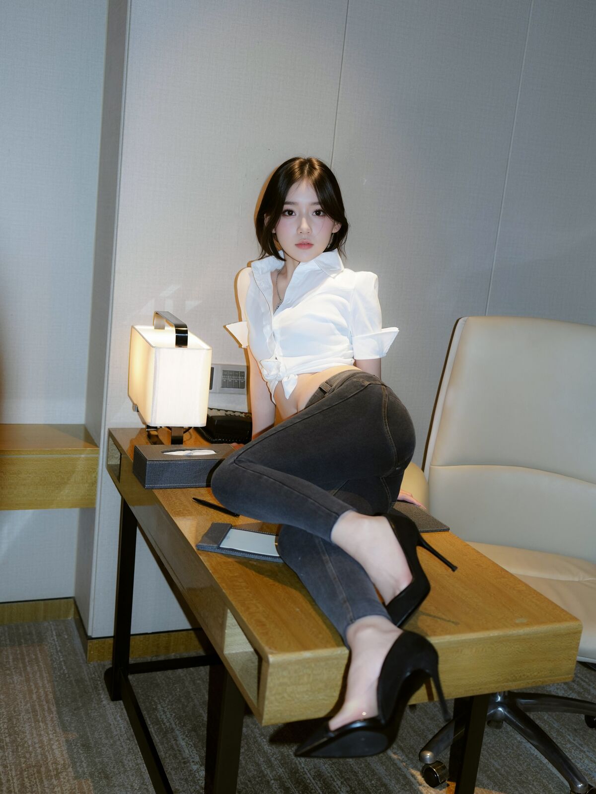 XiuRen秀人网 Uncensored Zhi Zhi 汁汁 - R18 秀人网模特 实习期女秘书