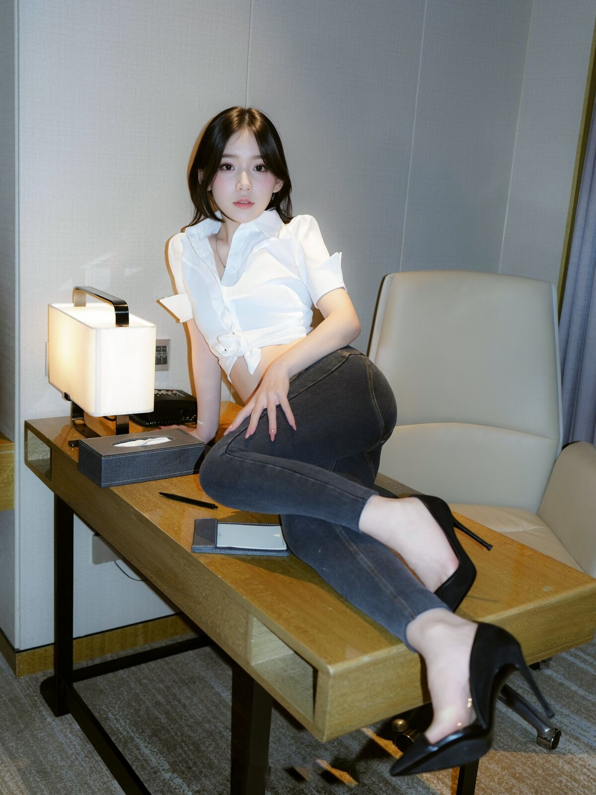 XiuRen秀人网 Uncensored Zhi Zhi 汁汁 - R18 秀人网模特 实习期女秘书