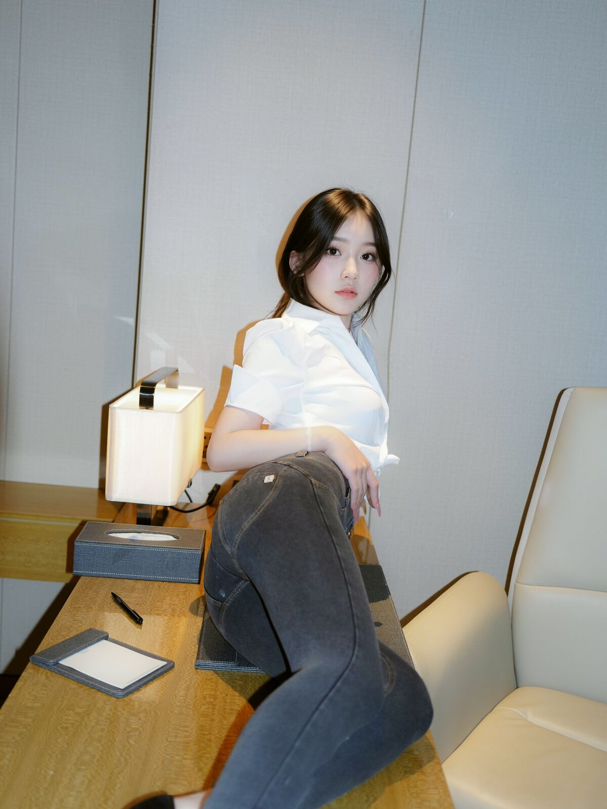 XiuRen秀人网 Uncensored Zhi Zhi 汁汁 - R18 秀人网模特 实习期女秘书