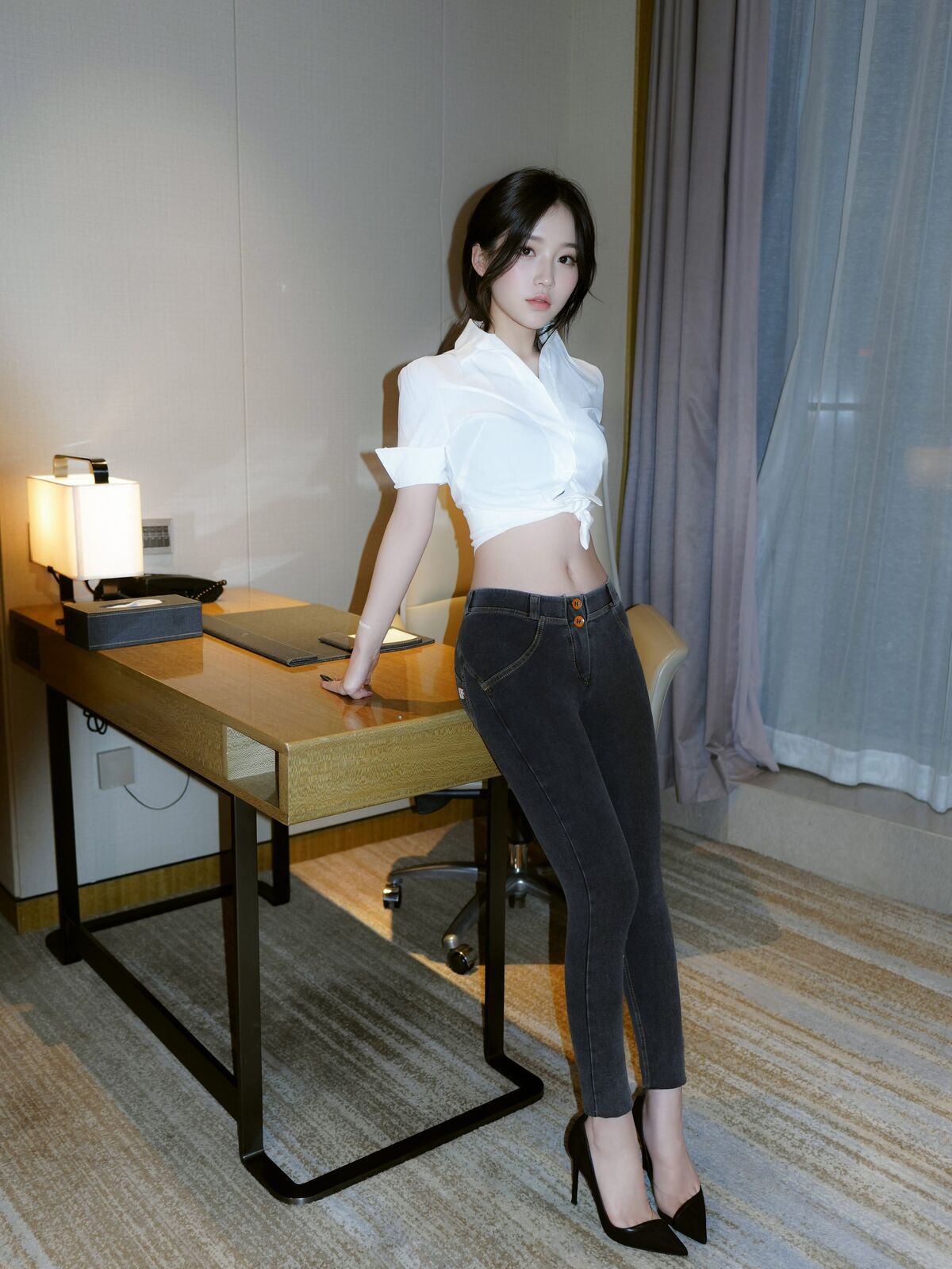 XiuRen秀人网 Uncensored Zhi Zhi 汁汁 - R18 秀人网模特 实习期女秘书