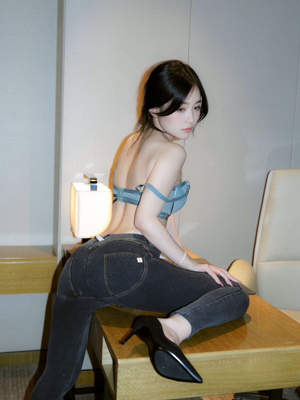 XiuRen秀人网 Uncensored Zhi Zhi 汁汁 - R18 秀人网模特 实习期女秘书