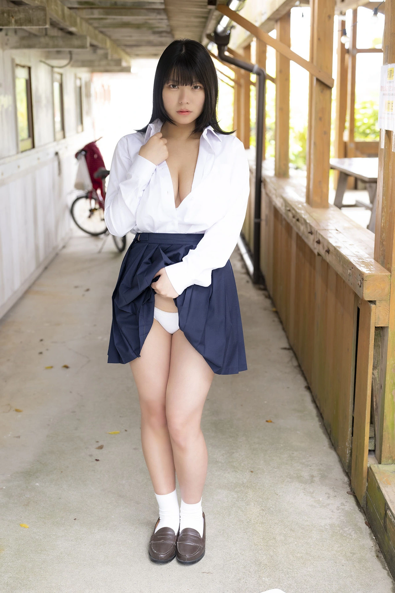 Memo Oba 大葉めも, Bamboo e-Book 写真集 「大きすぎる！」 Set.01