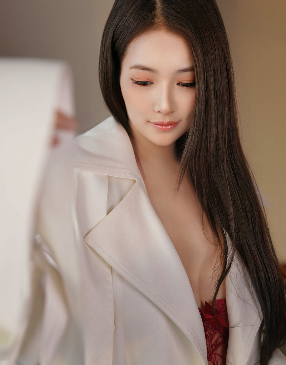 XiuRen秀人网 Uncensored Ya Xuan ELVA 娅轩ELVA - R18 秀人网模特 风衣下的红色诱惑