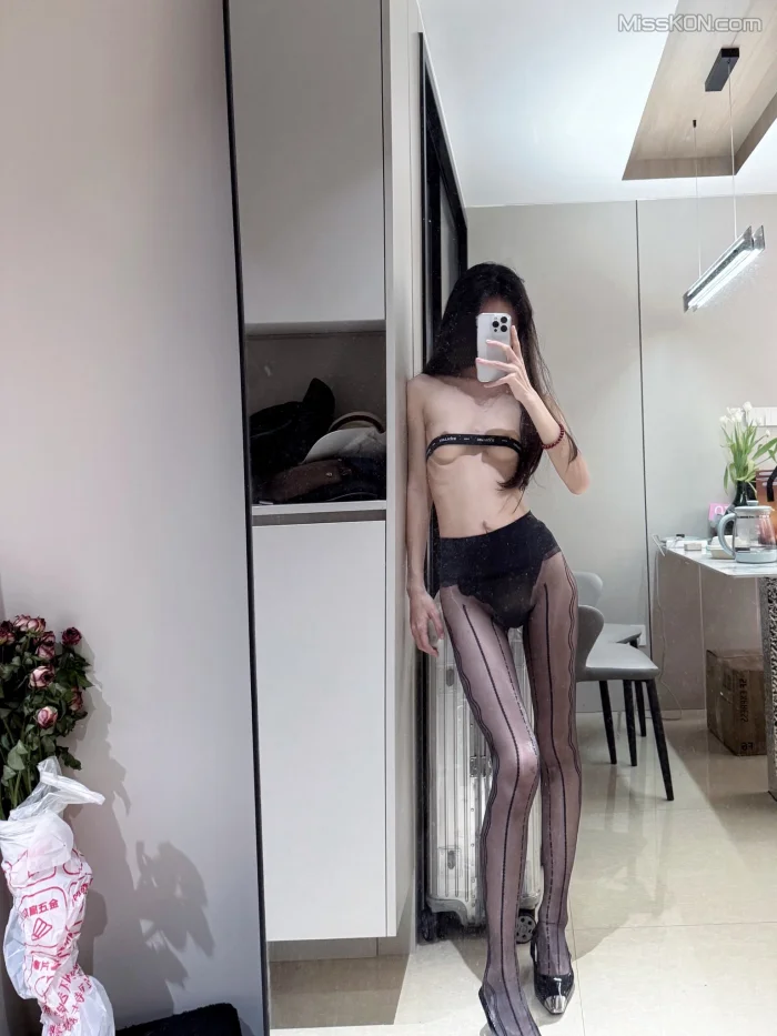 roo8888s(妮子)_ 抖音超美反差博主 颜值和身材确实顶