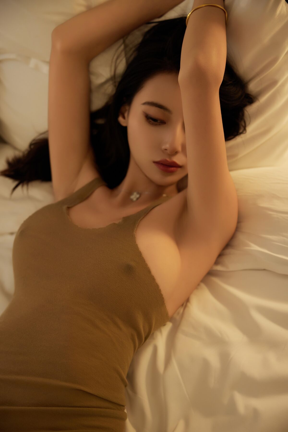 XiuRen秀人网 Uncensored lingyu69 - R18 秀人网模特 居家紧身裙下的秘密