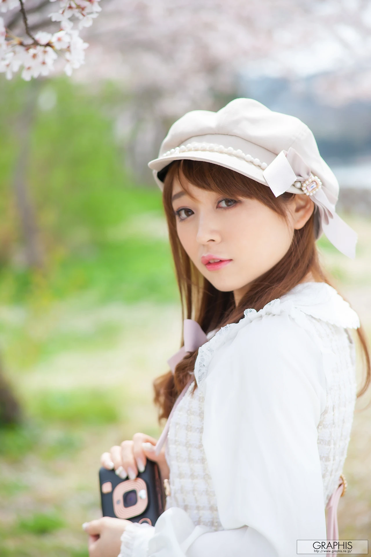 Alice Shiina 椎菜アリス, Graphis Spring Special 「Love me do!」 Vol.01