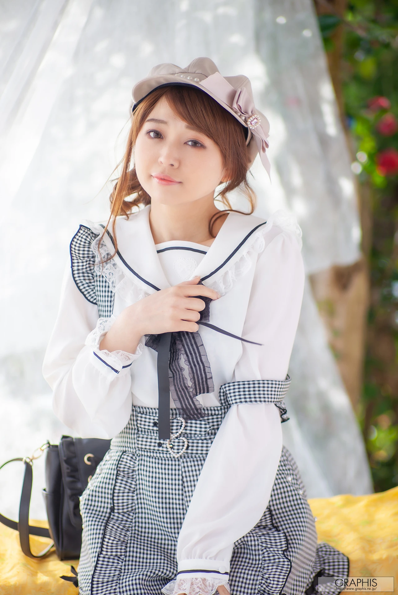 Alice Shiina 椎菜アリス, Graphis Spring Special 「Love me do!」 Vol.01