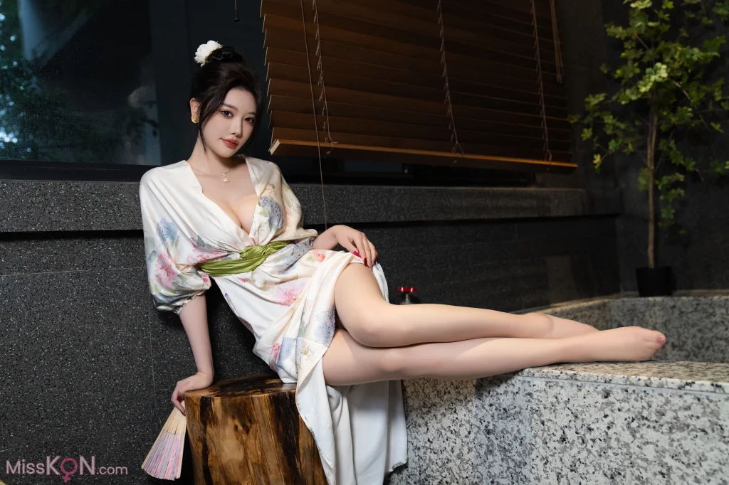 [内购无水印] Yang Chen Chen (杨晨晨Yome)_ 秀人网模特 红色情趣