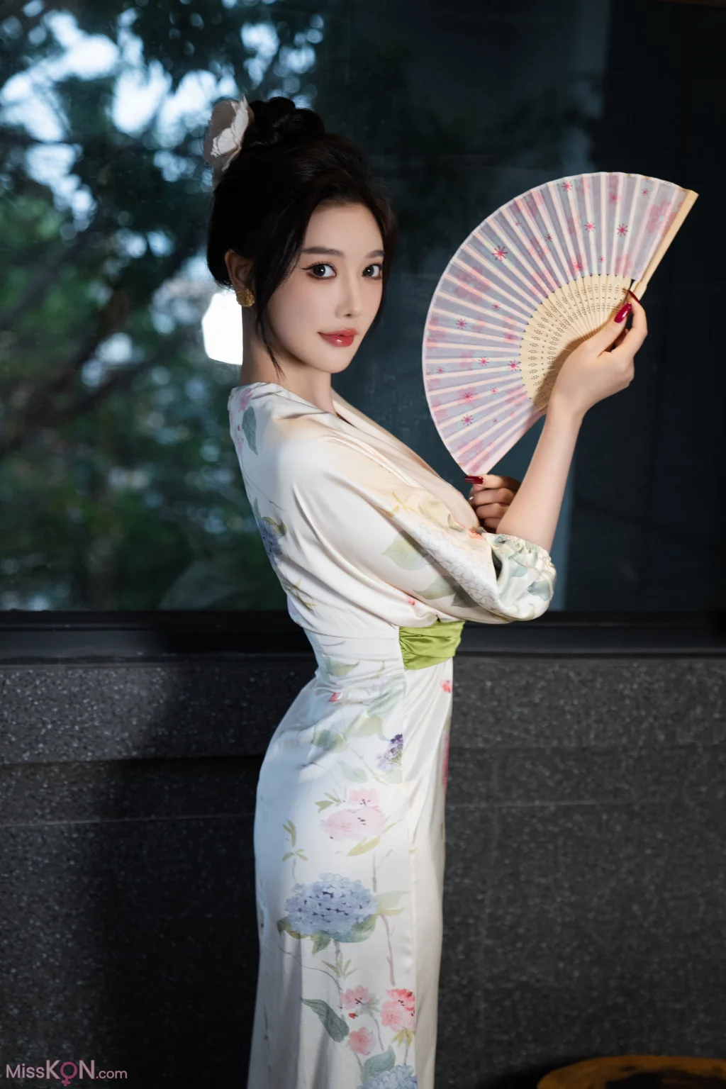 [内购无水印] Yang Chen Chen (杨晨晨Yome)_ 秀人网模特 红色情趣