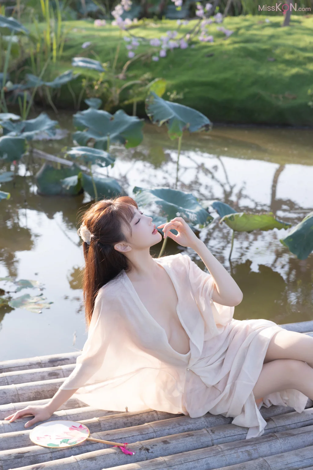 [内购无水印] Lu Xuan Xuan (陆萱萱)_ 秀人网模特 荷花