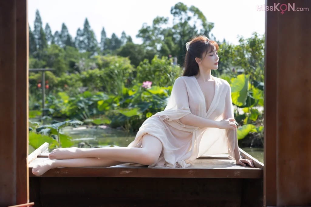 [内购无水印] Lu Xuan Xuan (陆萱萱)_ 秀人网模特 荷花