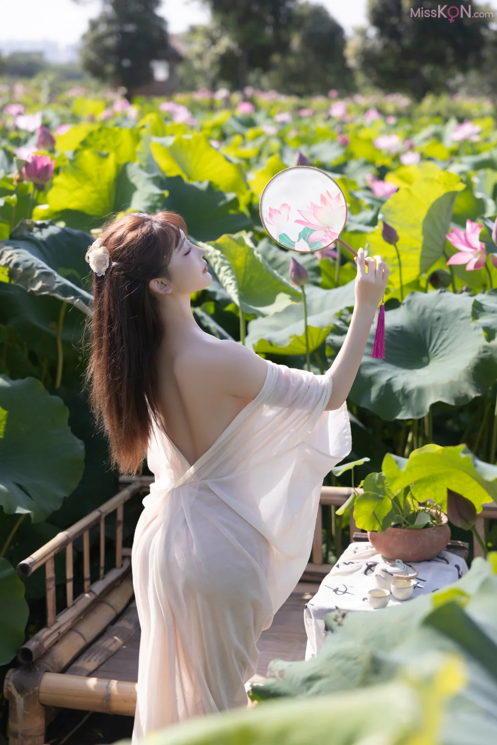 [内购无水印] Lu Xuan Xuan (陆萱萱)_ 秀人网模特 荷花