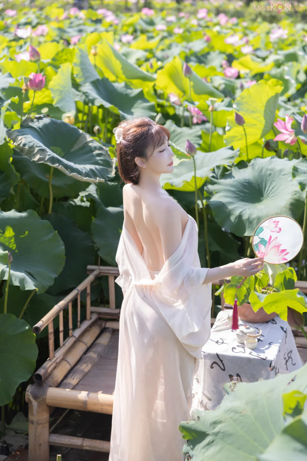 [内购无水印] Lu Xuan Xuan (陆萱萱)_ 秀人网模特 荷花