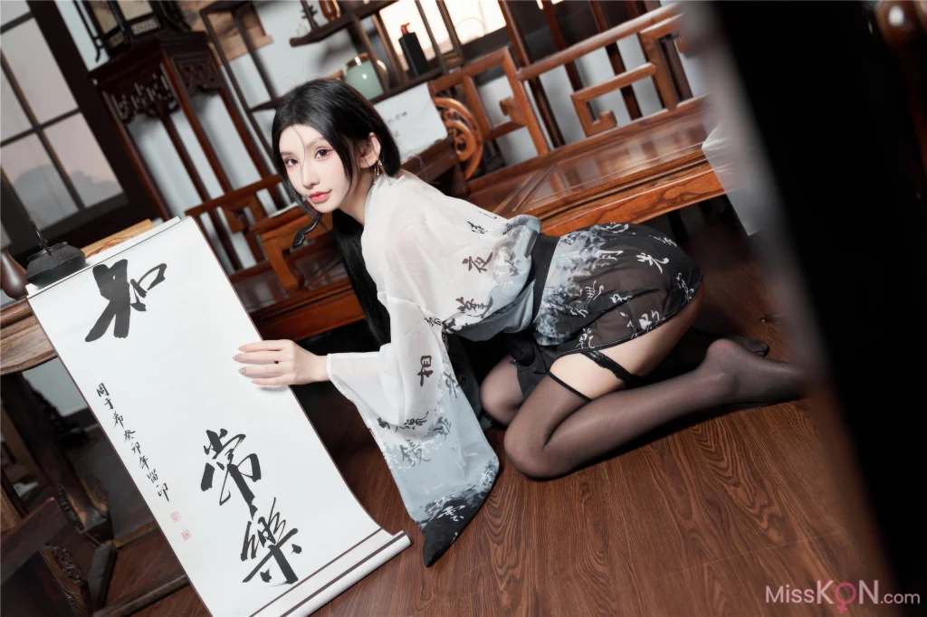 [内购无水印] Zhou Yuxi (周于希)_ 秀人网模特 铃铛血滴子