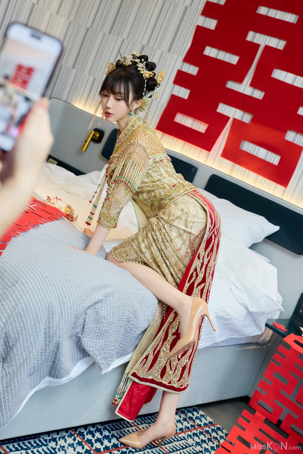 [内购无水印] 玥儿玥er_ 秀人网模特 性感秀禾服
