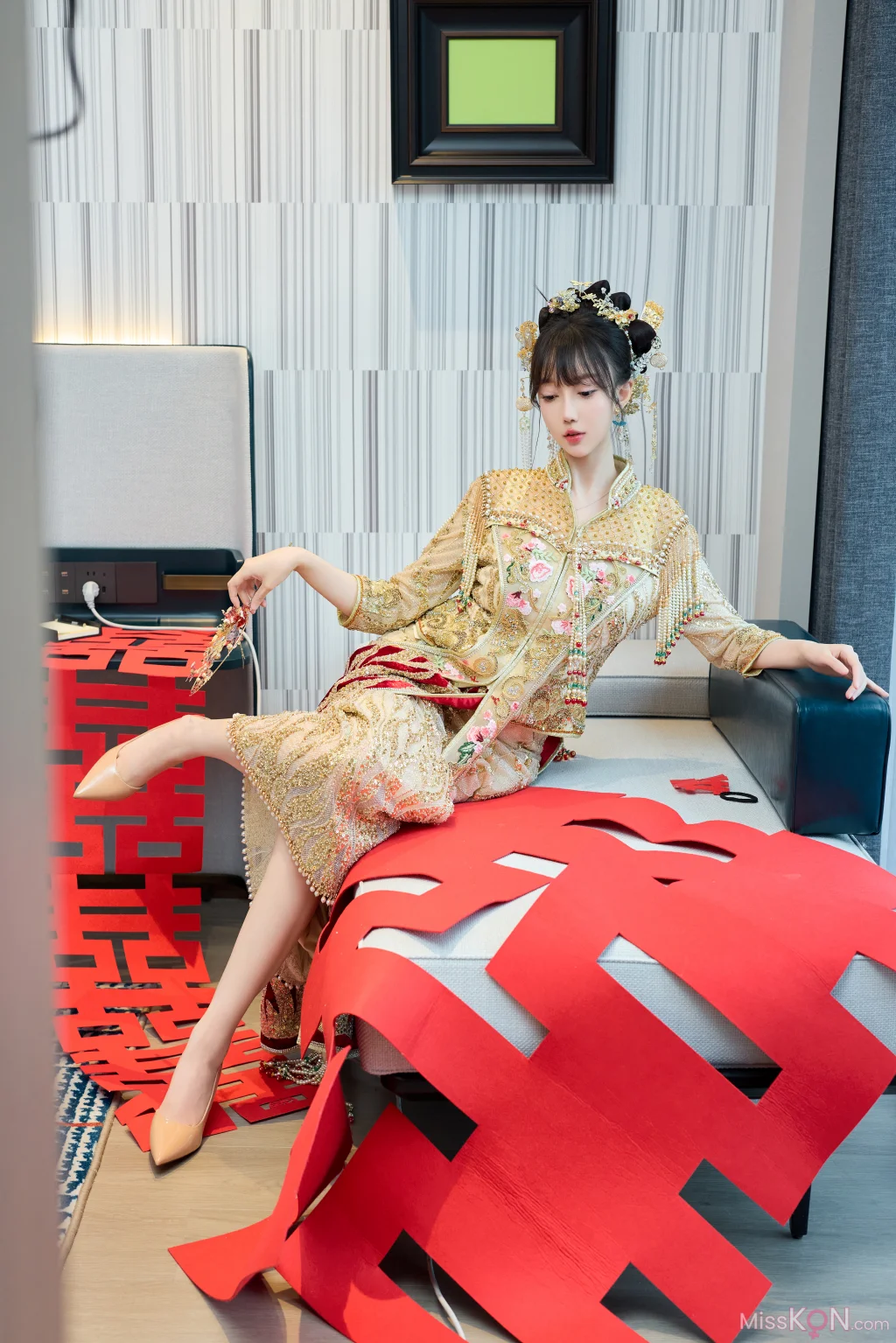 [内购无水印] 玥儿玥er_ 秀人网模特 性感秀禾服