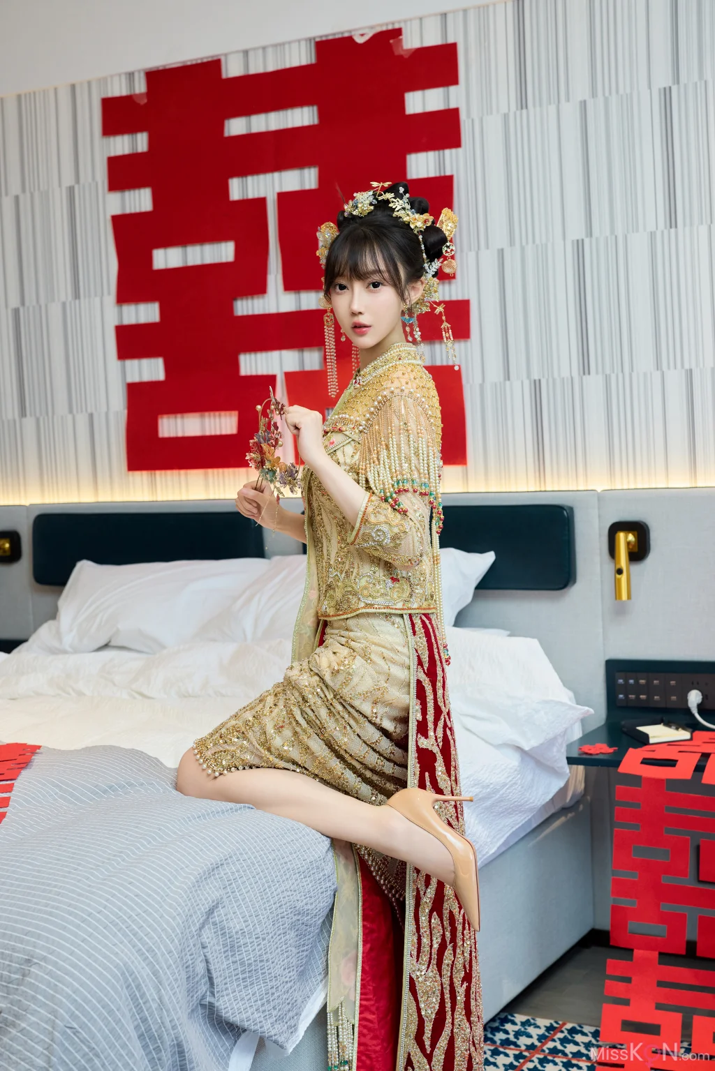 [内购无水印] 玥儿玥er_ 秀人网模特 性感秀禾服