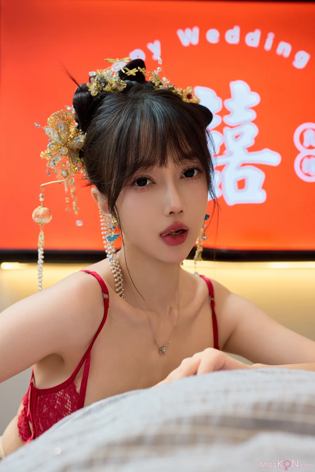 [内购无水印] 玥儿玥er_ 秀人网模特 性感秀禾服