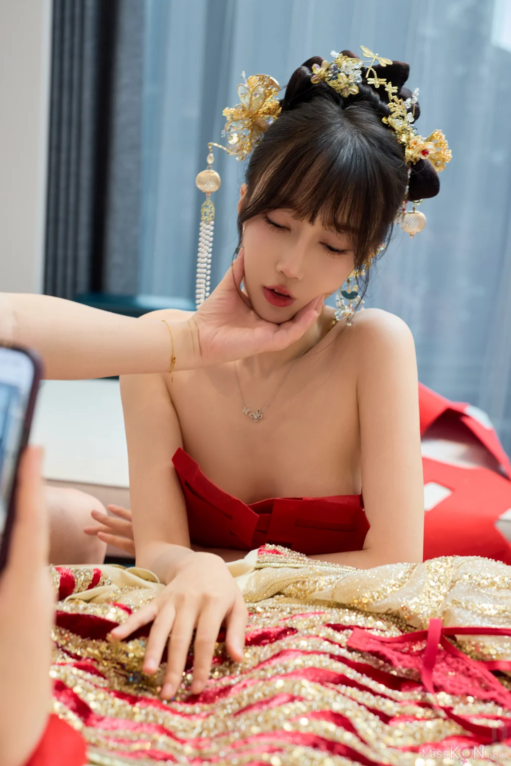 [内购无水印] 玥儿玥er_ 秀人网模特 性感秀禾服
