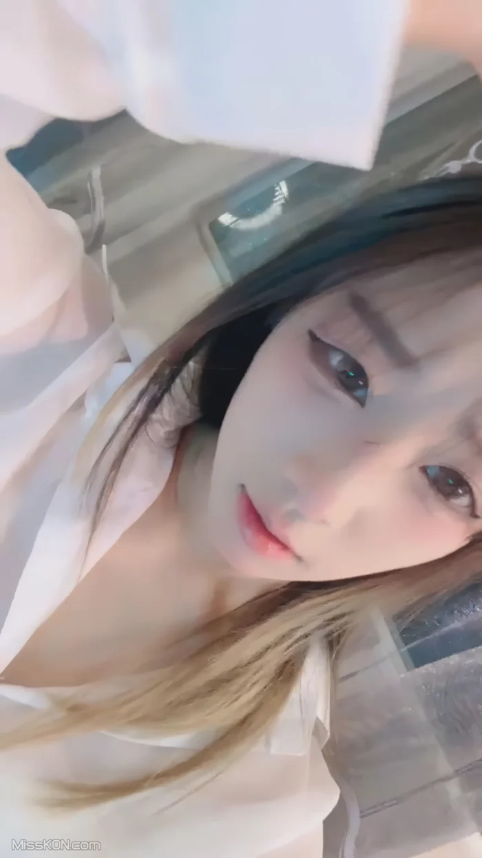 小铃铛_ 爱玩道具的小仙女 道具狂插 水流不停