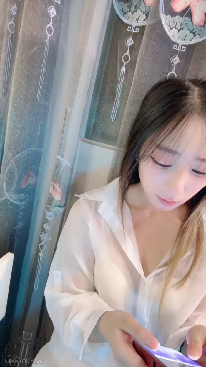 小铃铛_ 爱玩道具的小仙女 道具狂插 水流不停