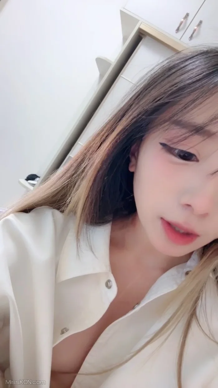 小铃铛_ 爱玩道具的小仙女 道具狂插 水流不停