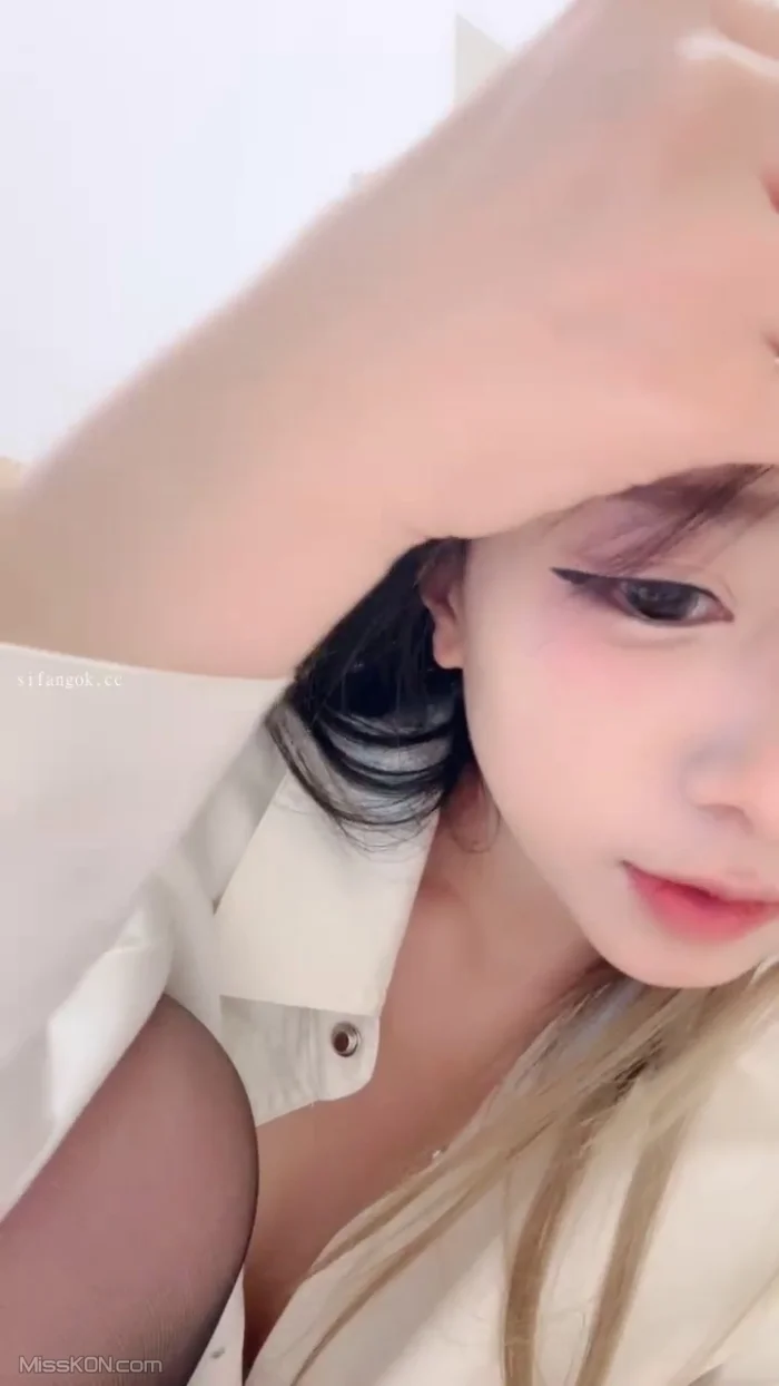 小铃铛_ 爱玩道具的小仙女 道具狂插 水流不停