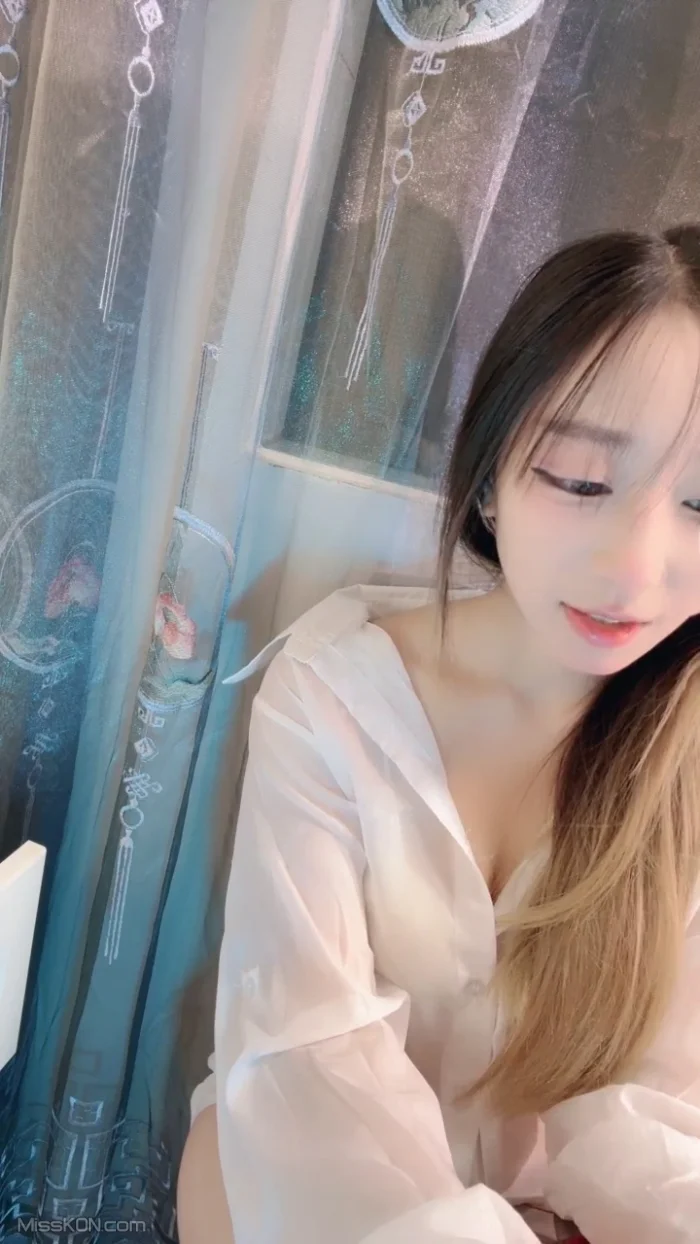 小铃铛_ 爱玩道具的小仙女 道具狂插 水流不停