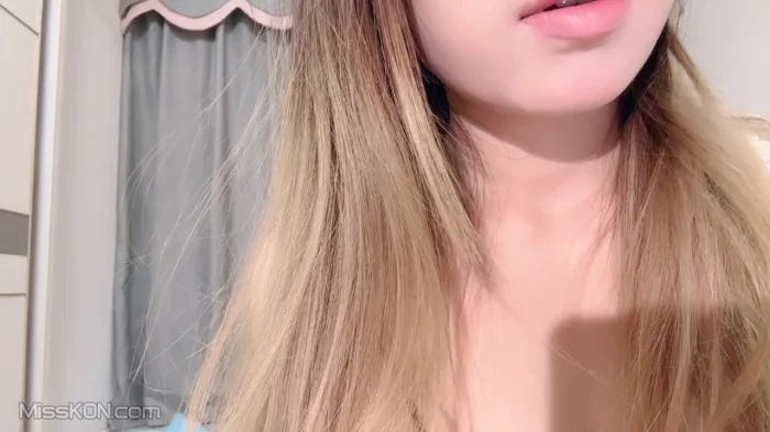 小铃铛_ 爱玩道具的小仙女 道具狂插 水流不停