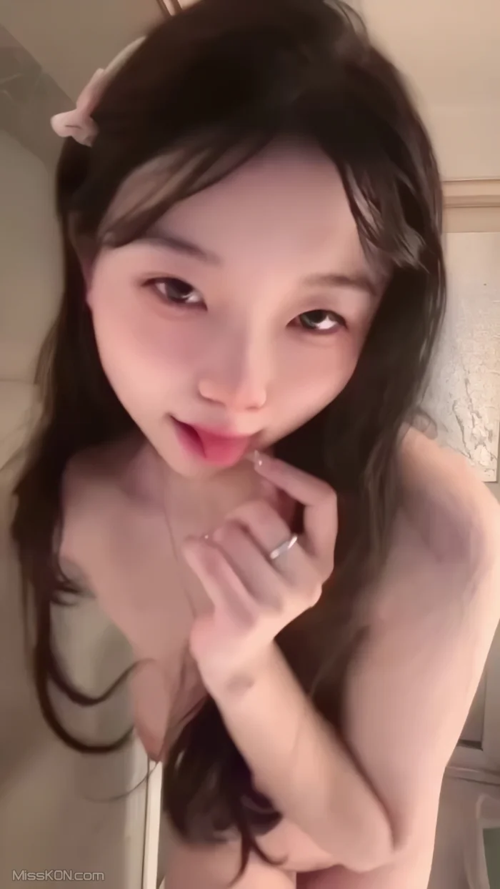 牛油果_ 可爱肉感小美女裸舞 全尺度视频合集