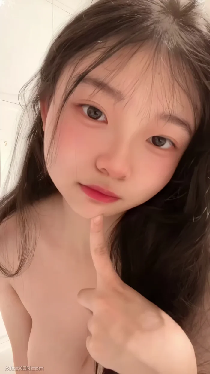 牛油果_ 可爱肉感小美女裸舞 全尺度视频合集