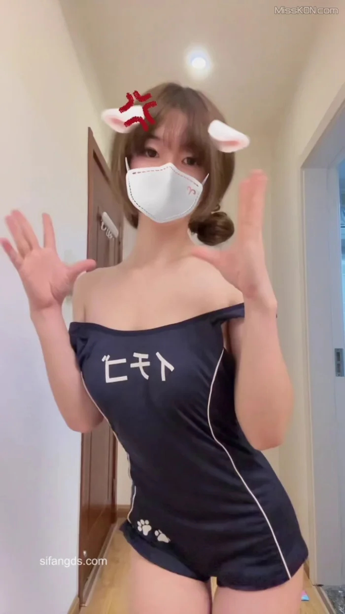 软软是小猪_ 粉嫩小萝莉 裸舞福利姬合集