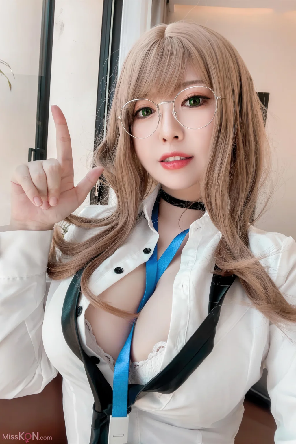 Coser@半半子_ Nikke胜利女神 艾玛秘书