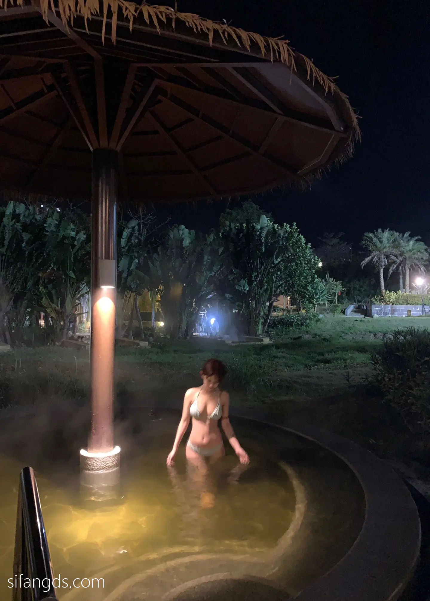 抖音反差女神『宥子oct9』最新定制道具自慰，风骚气质高挑身材男人看了就想侵犯穷人女神富人玩物精盆