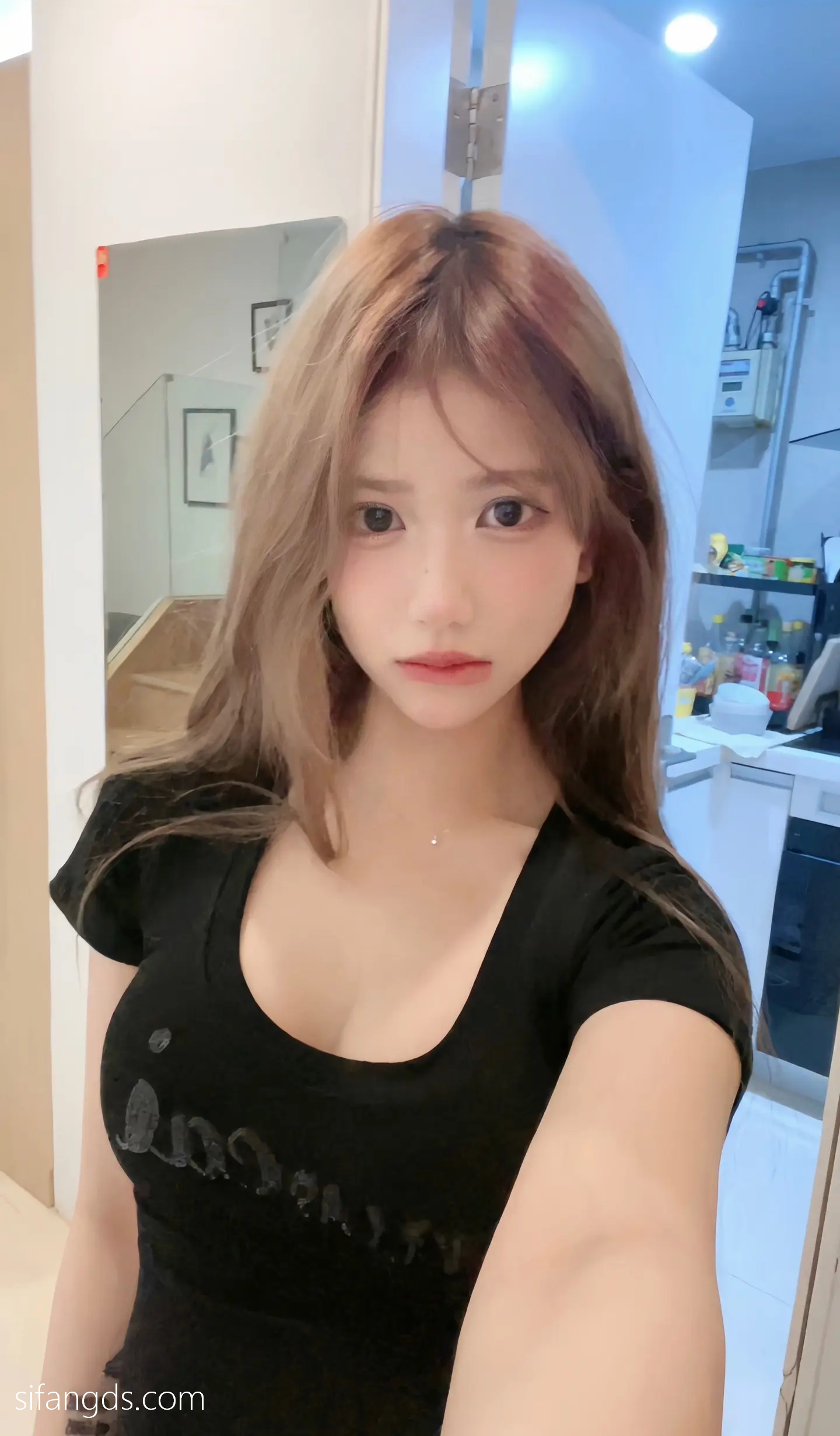 抖音反差女神『宥子oct9』最新定制道具自慰，风骚气质高挑身材男人看了就想侵犯穷人女神富人玩物精盆