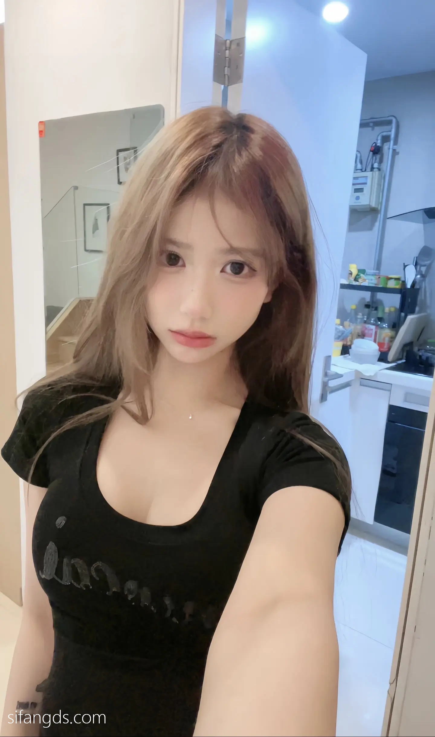 抖音反差女神『宥子oct9』最新定制道具自慰，风骚气质高挑身材男人看了就想侵犯穷人女神富人玩物精盆