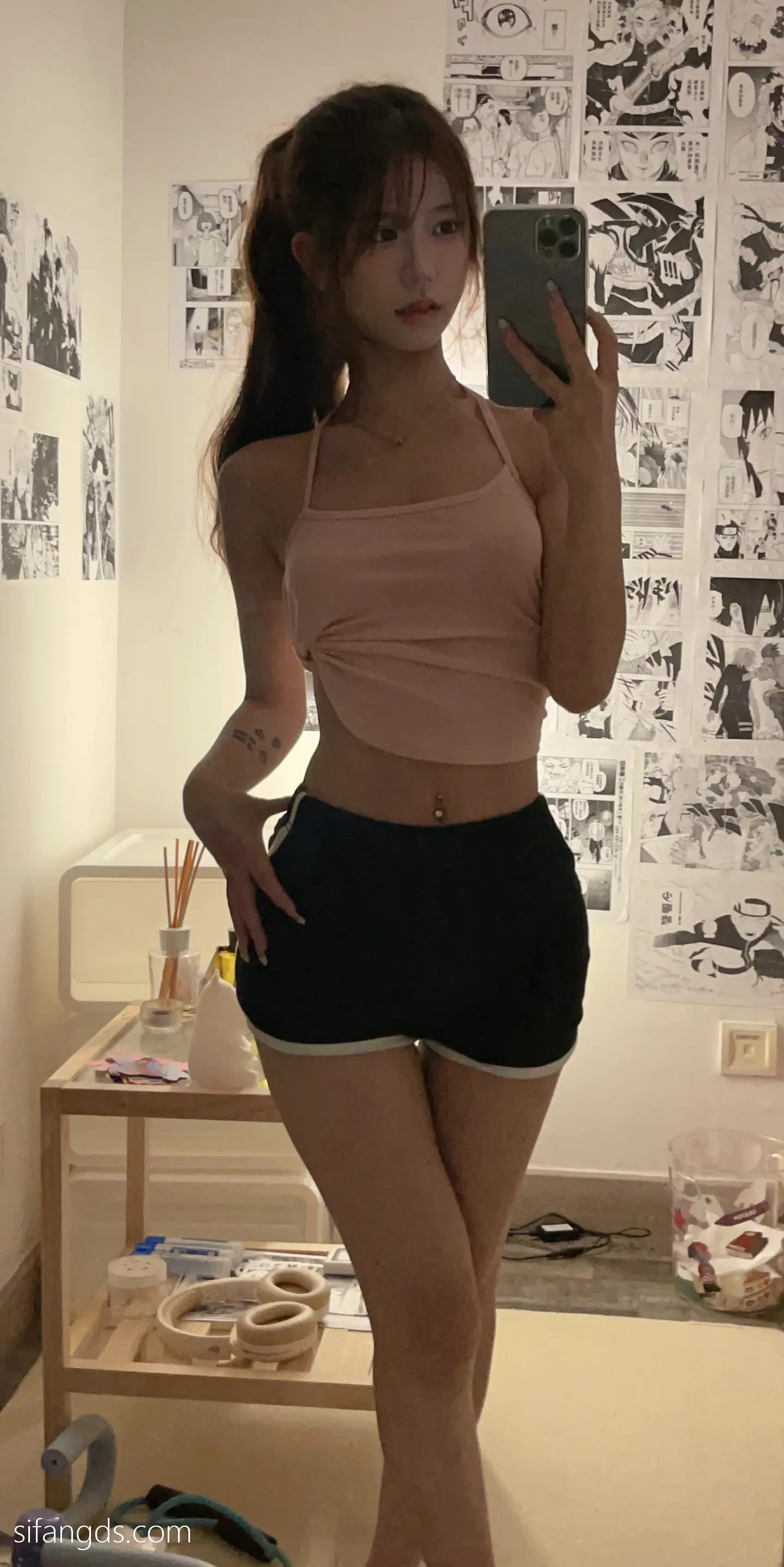 抖音反差女神『宥子oct9』最新定制道具自慰，风骚气质高挑身材男人看了就想侵犯穷人女神富人玩物精盆