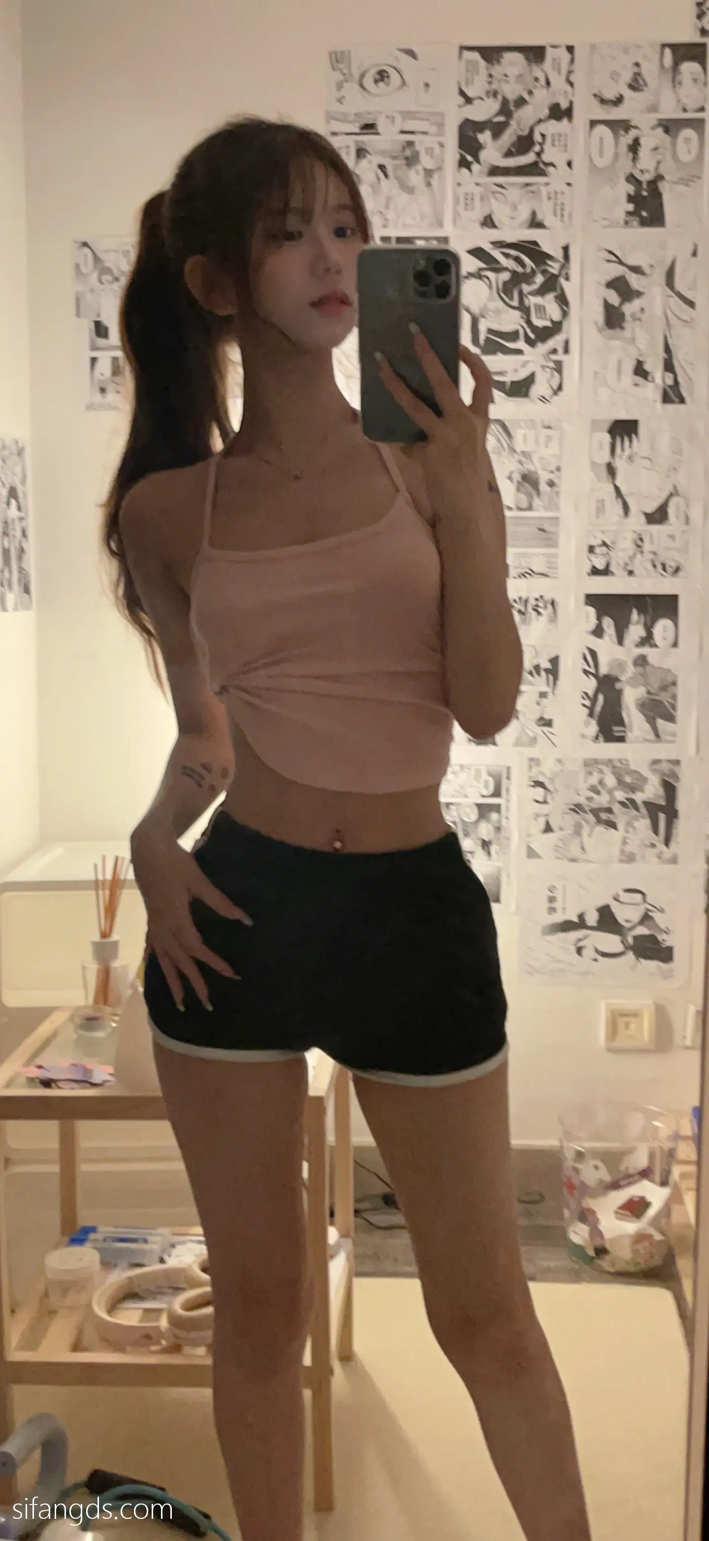 抖音反差女神『宥子oct9』最新定制道具自慰，风骚气质高挑身材男人看了就想侵犯穷人女神富人玩物精盆