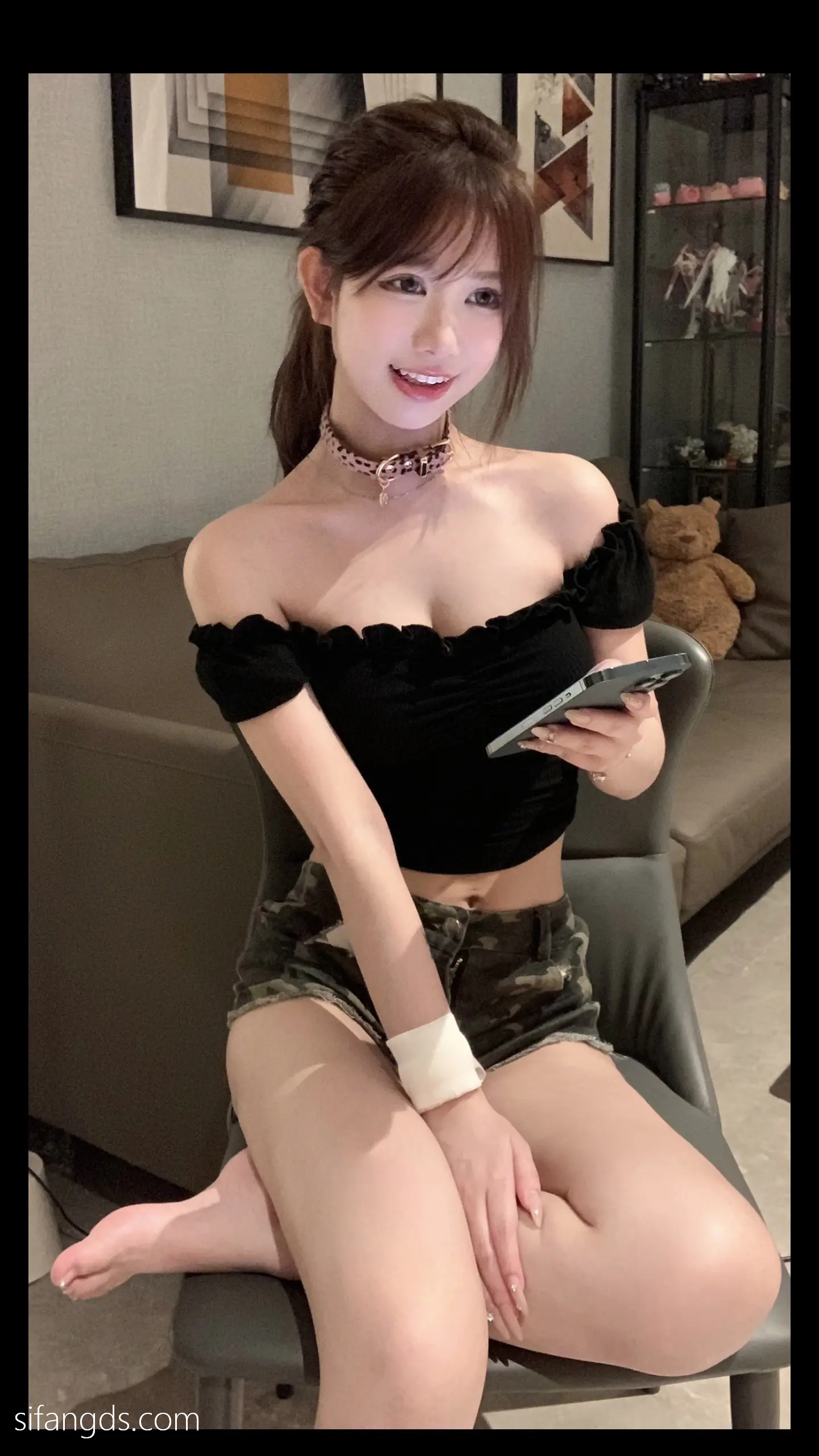 抖音反差女神『宥子oct9』最新定制道具自慰，风骚气质高挑身材男人看了就想侵犯穷人女神富人玩物精盆