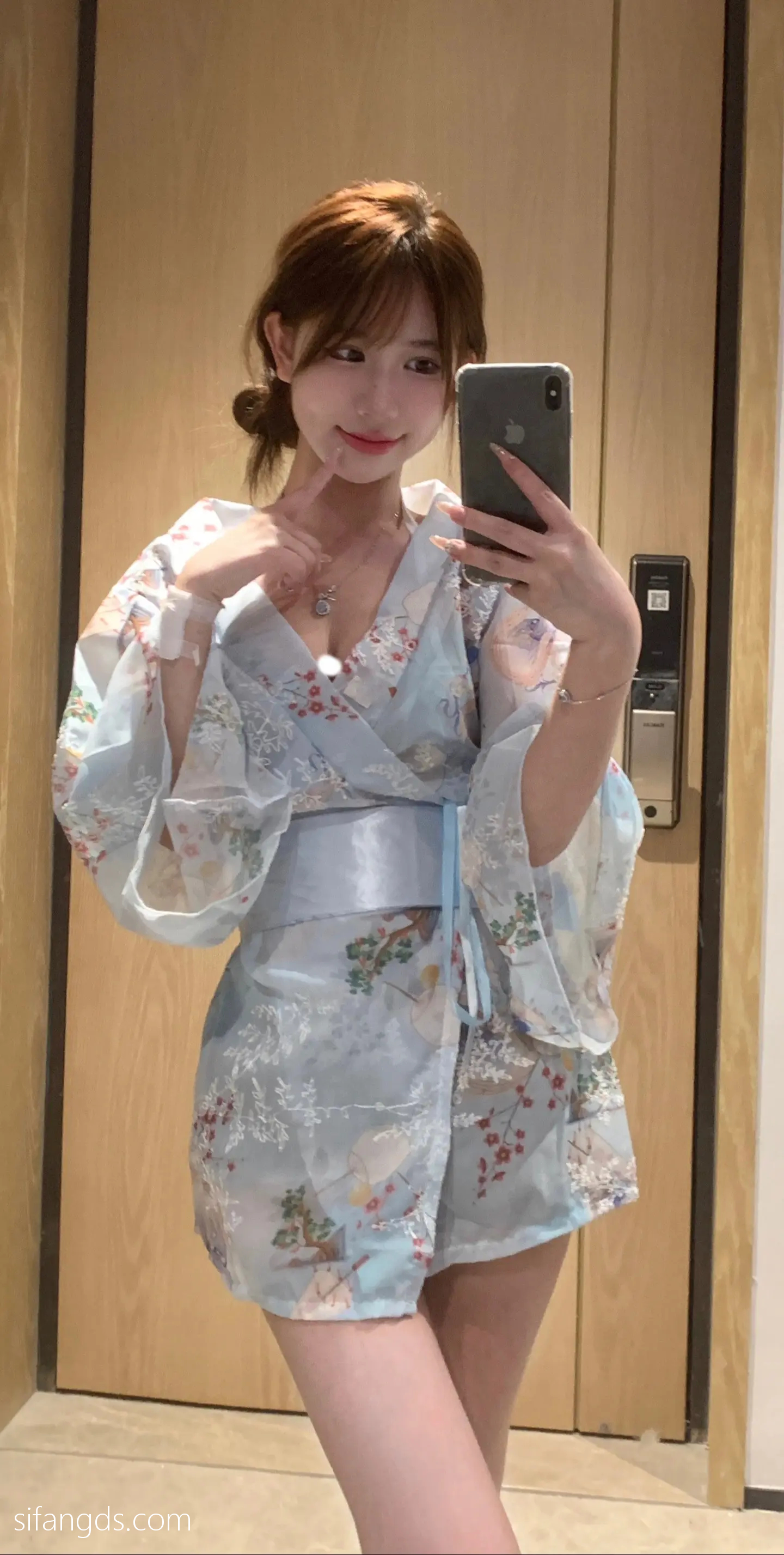 抖音反差女神『宥子oct9』最新定制道具自慰，风骚气质高挑身材男人看了就想侵犯穷人女神富人玩物精盆