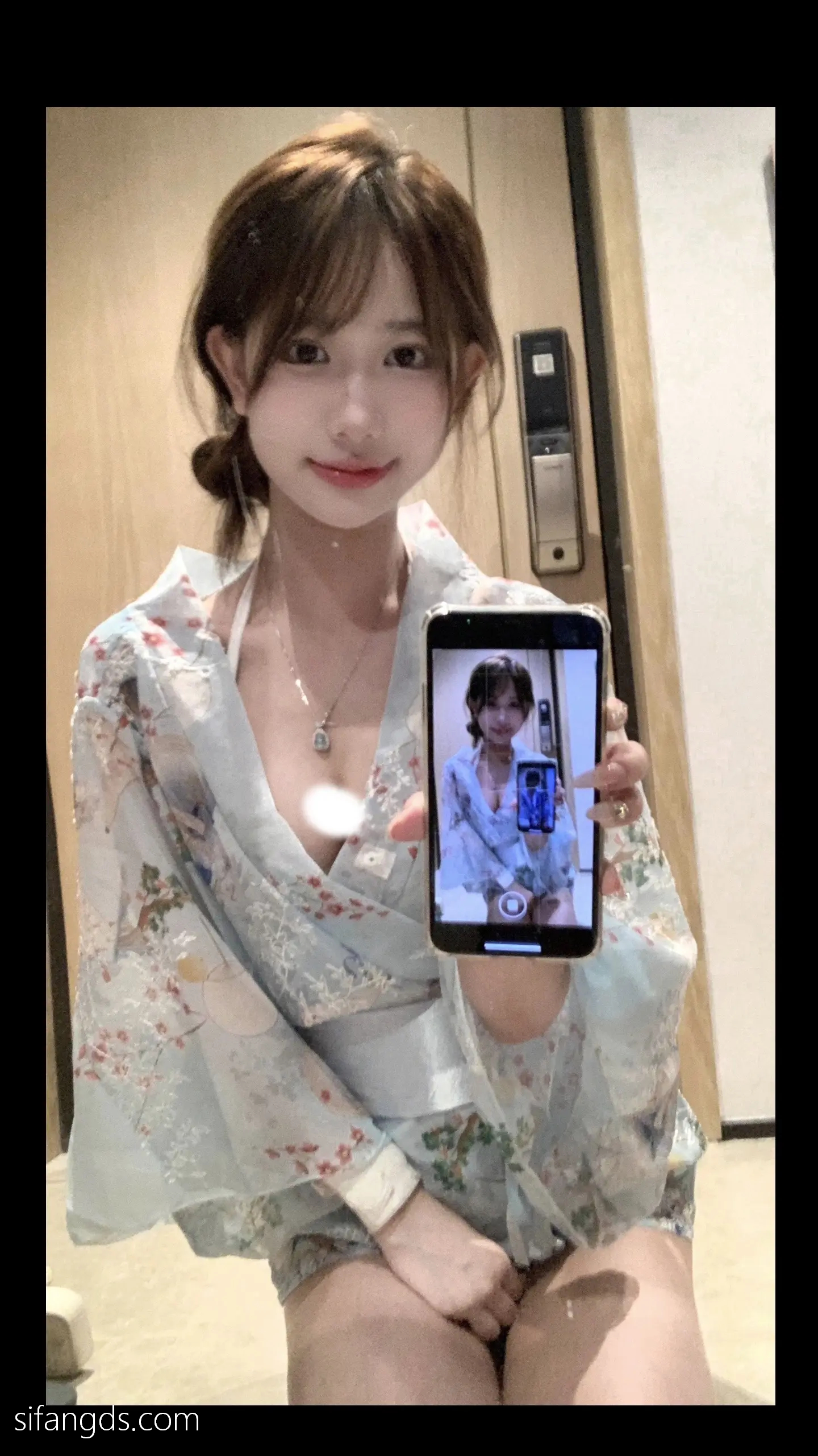 抖音反差女神『宥子oct9』最新定制道具自慰，风骚气质高挑身材男人看了就想侵犯穷人女神富人玩物精盆