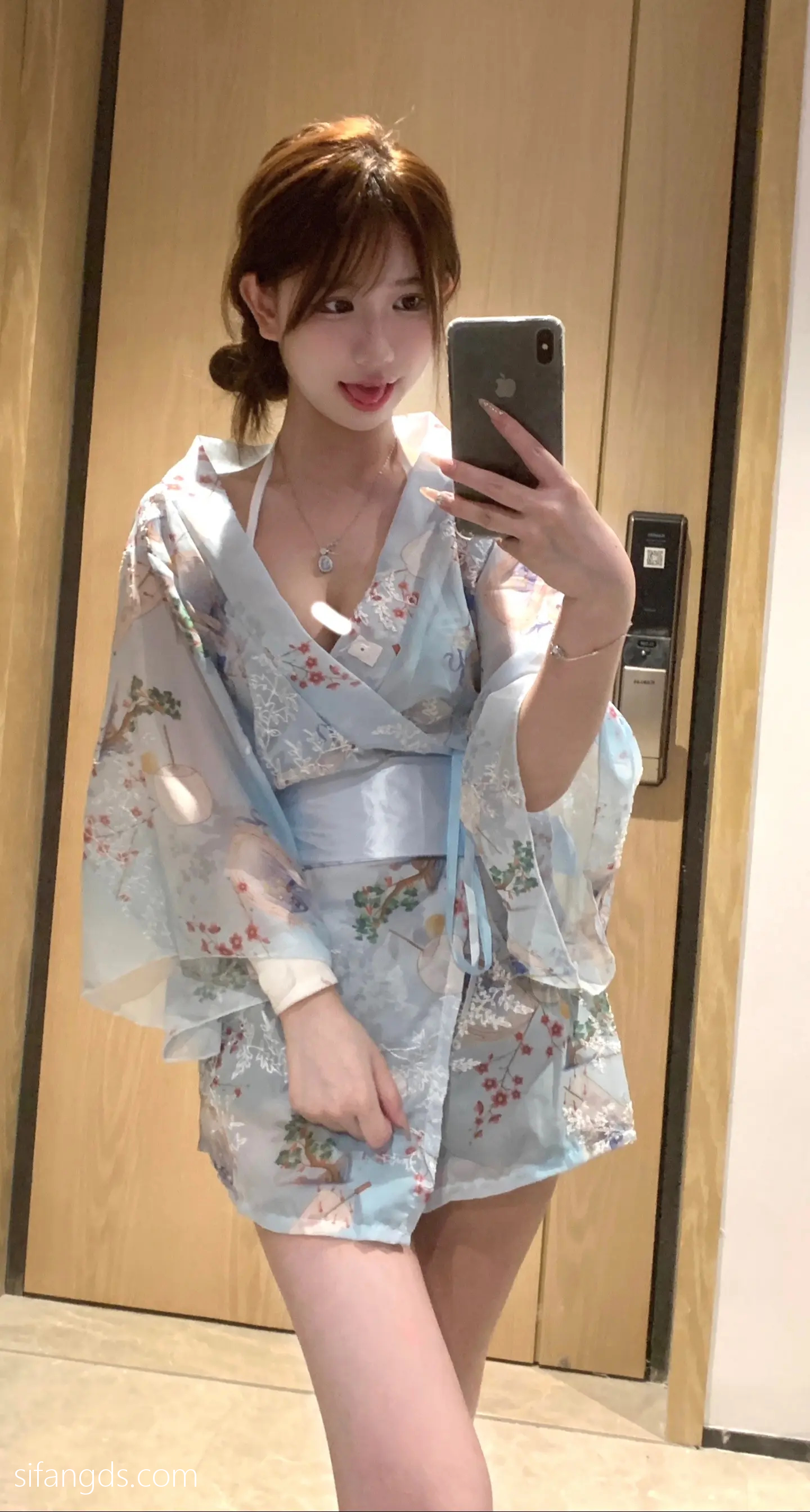 抖音反差女神『宥子oct9』最新定制道具自慰，风骚气质高挑身材男人看了就想侵犯穷人女神富人玩物精盆