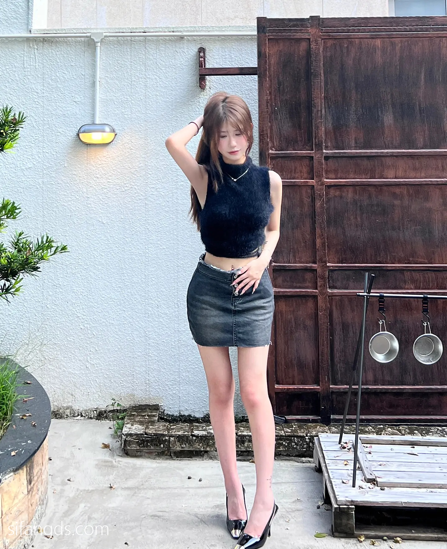 抖音反差女神『宥子oct9』最新定制道具自慰，风骚气质高挑身材男人看了就想侵犯穷人女神富人玩物精盆