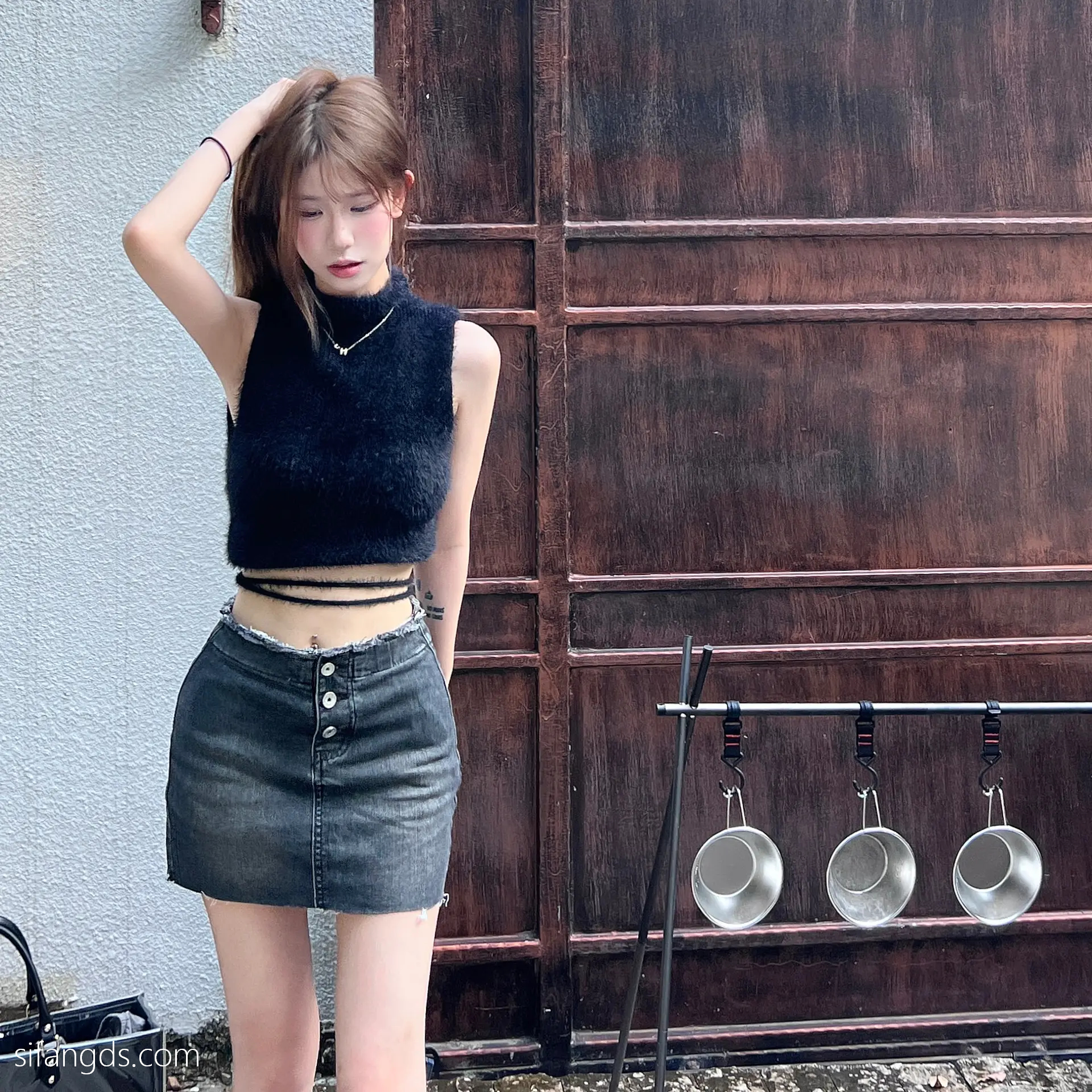 抖音反差女神『宥子oct9』最新定制道具自慰，风骚气质高挑身材男人看了就想侵犯穷人女神富人玩物精盆