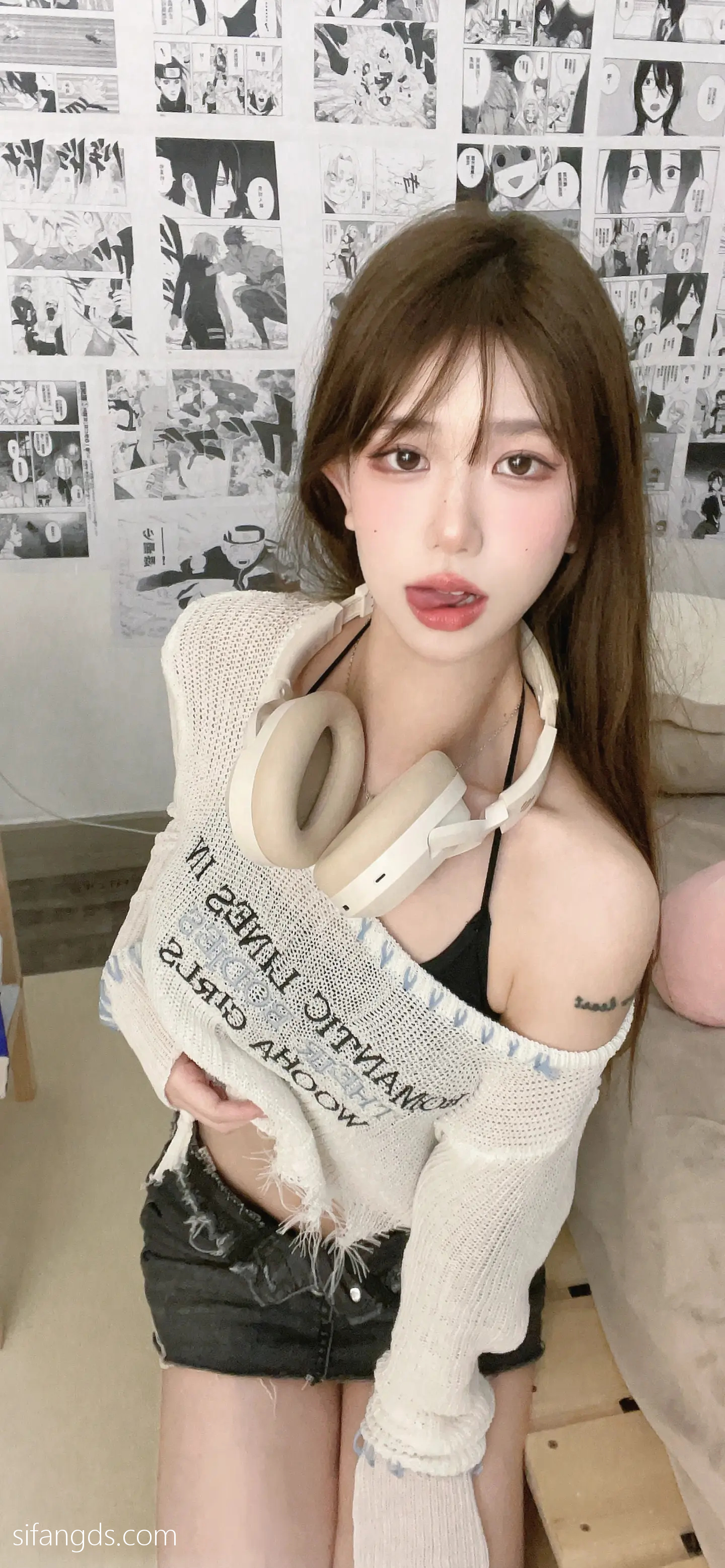 抖音反差女神『宥子oct9』最新定制道具自慰，风骚气质高挑身材男人看了就想侵犯穷人女神富人玩物精盆