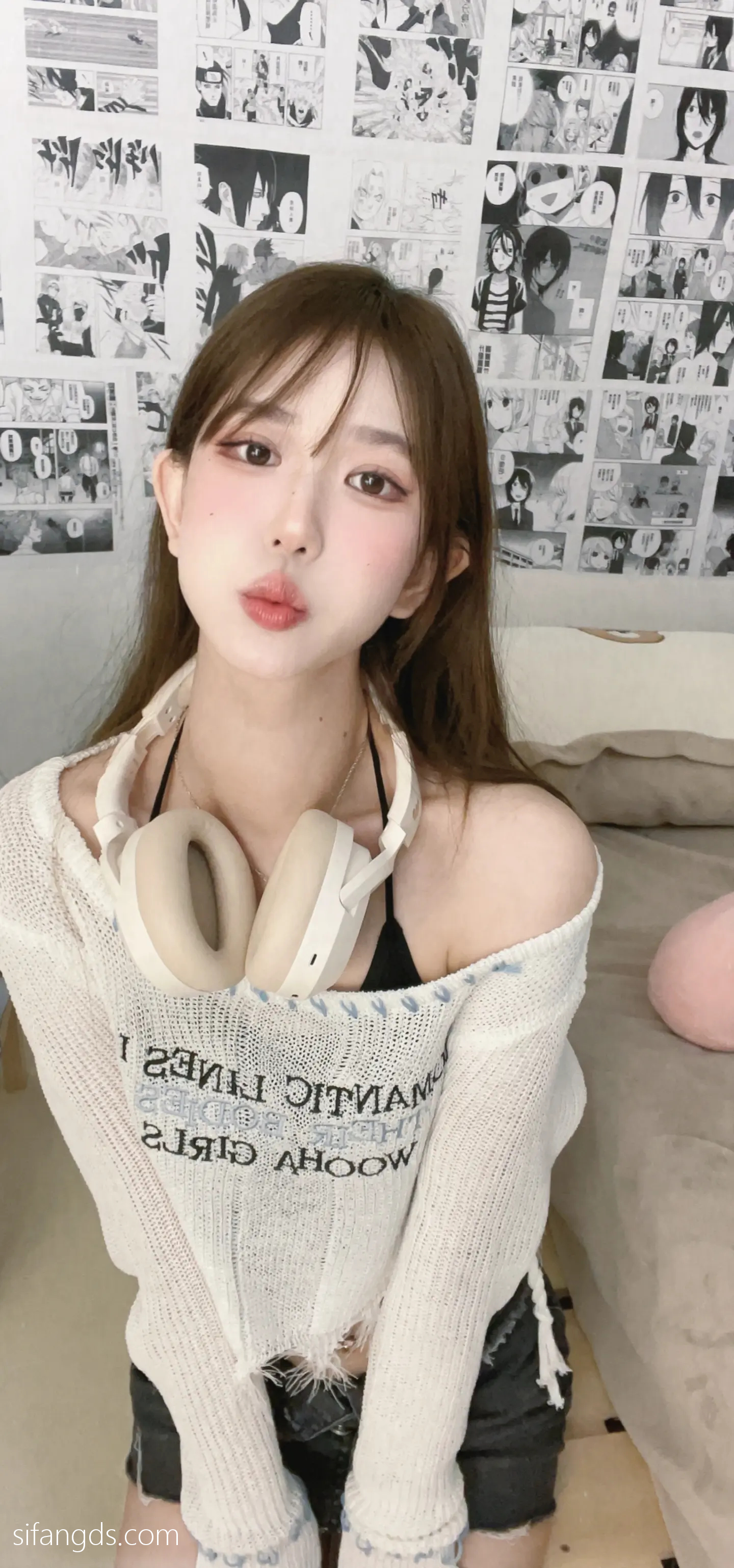 抖音反差女神『宥子oct9』最新定制道具自慰，风骚气质高挑身材男人看了就想侵犯穷人女神富人玩物精盆