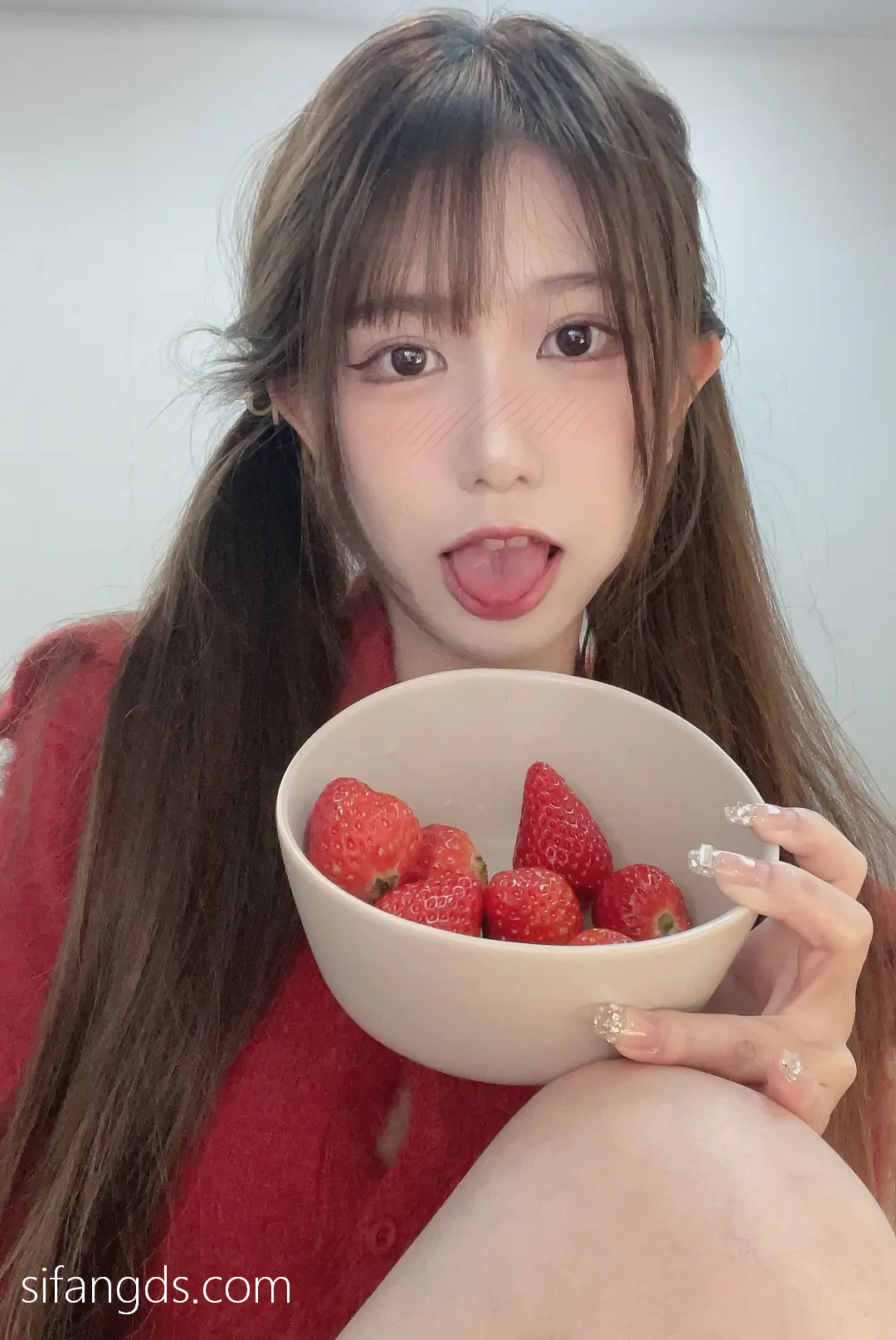 抖音反差女神『宥子oct9』最新定制道具自慰，风骚气质高挑身材男人看了就想侵犯穷人女神富人玩物精盆