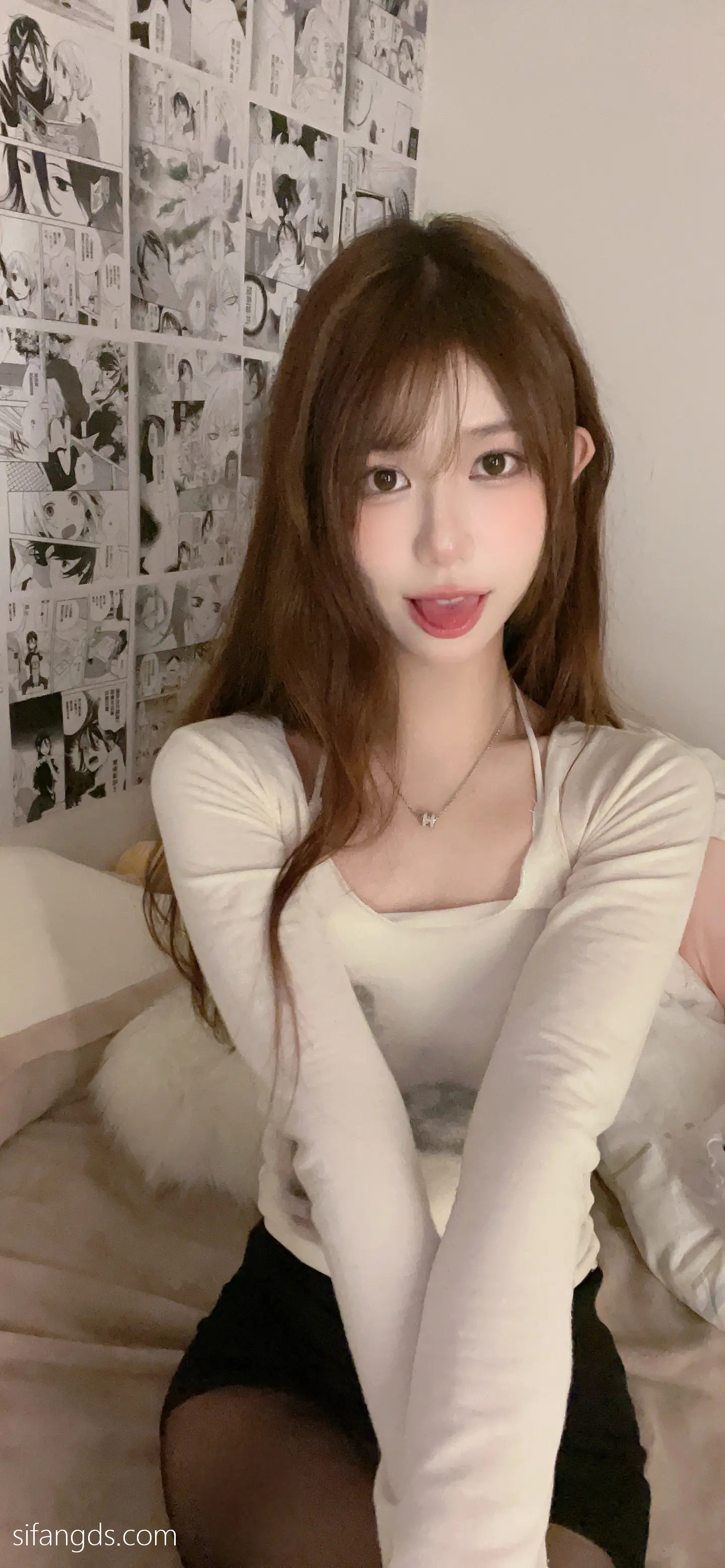 抖音反差女神『宥子oct9』最新定制道具自慰，风骚气质高挑身材男人看了就想侵犯穷人女神富人玩物精盆