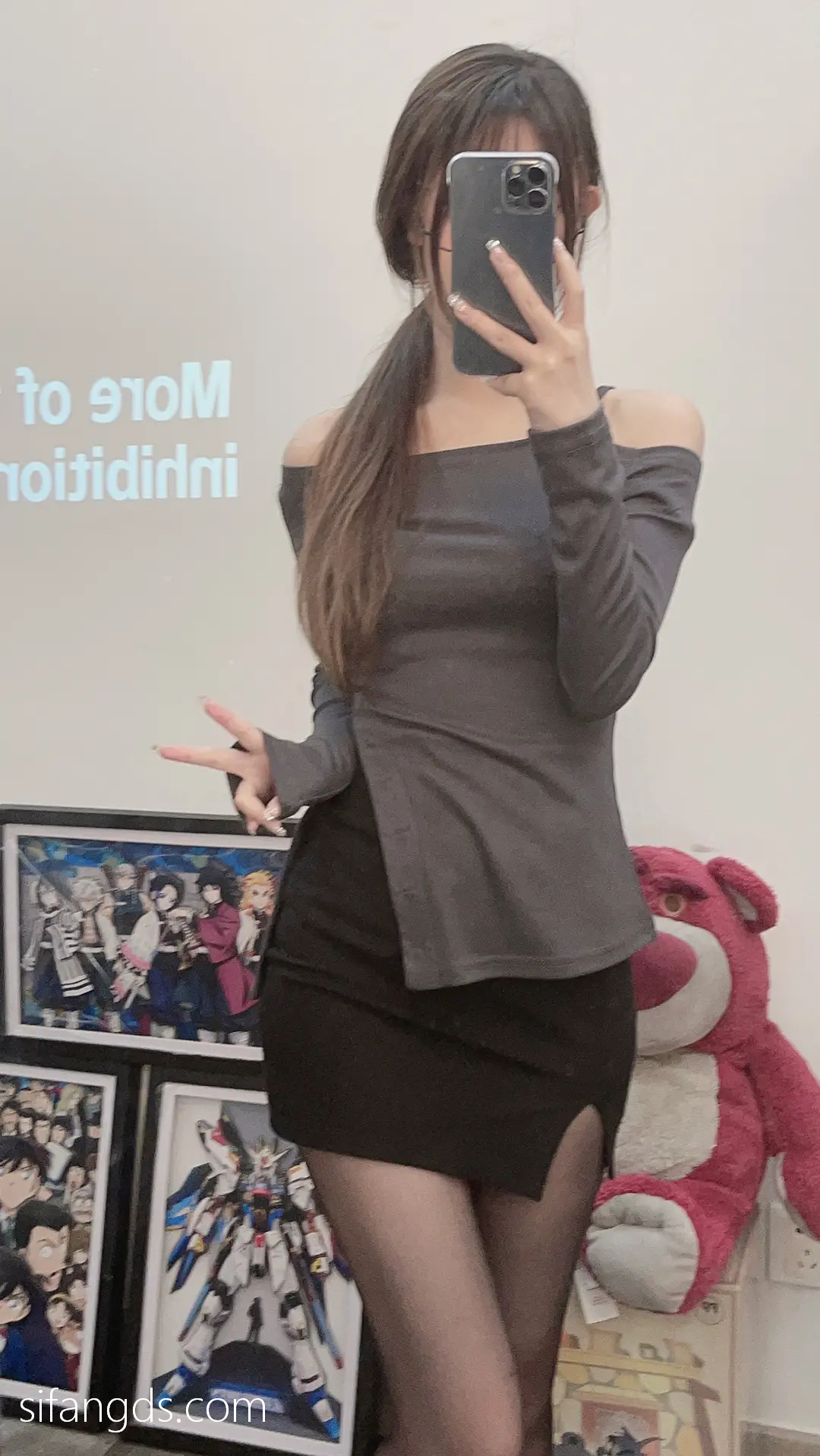 抖音反差女神『宥子oct9』最新定制道具自慰，风骚气质高挑身材男人看了就想侵犯穷人女神富人玩物精盆